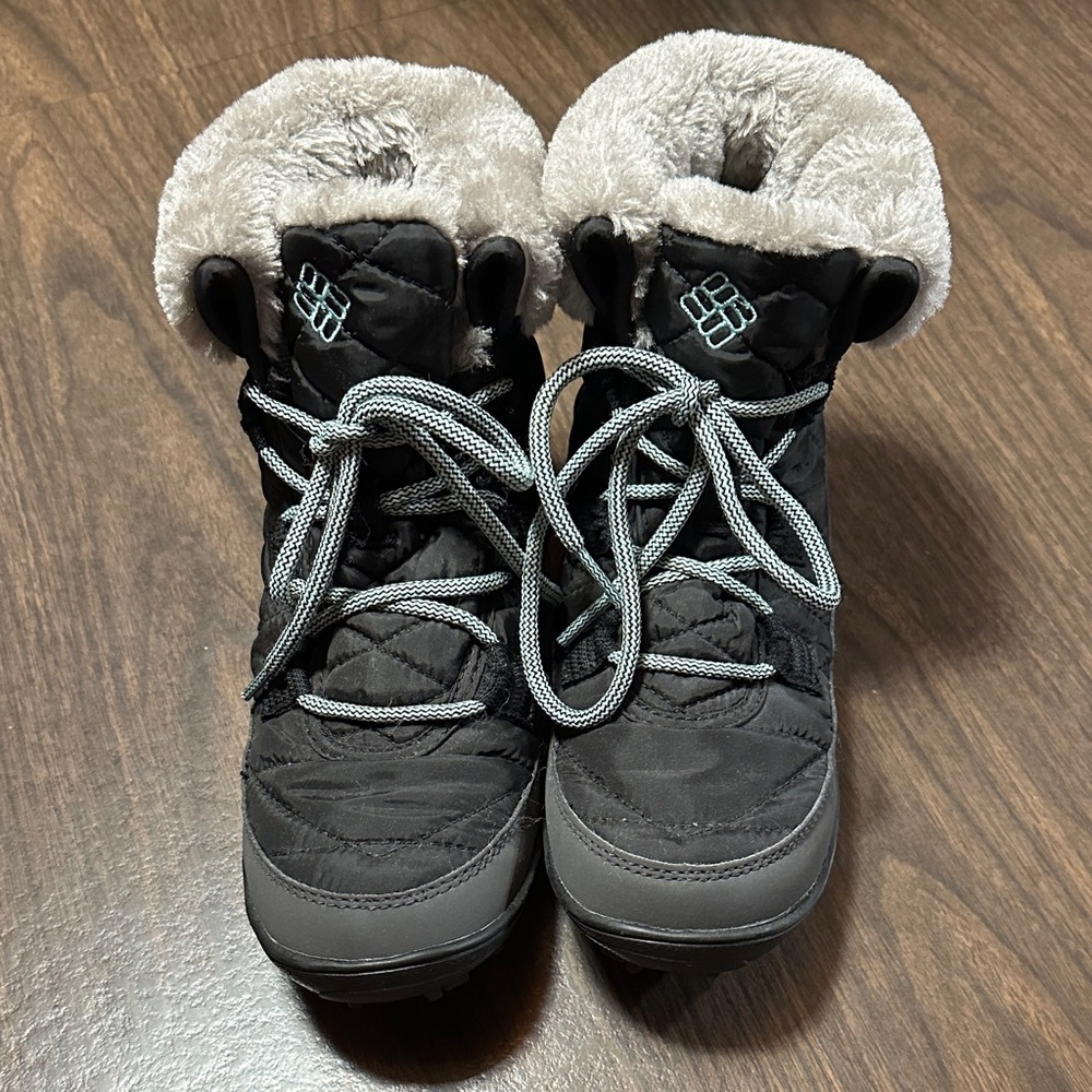Kids Columbia Black Quilted Boots with Gray Faux Fur